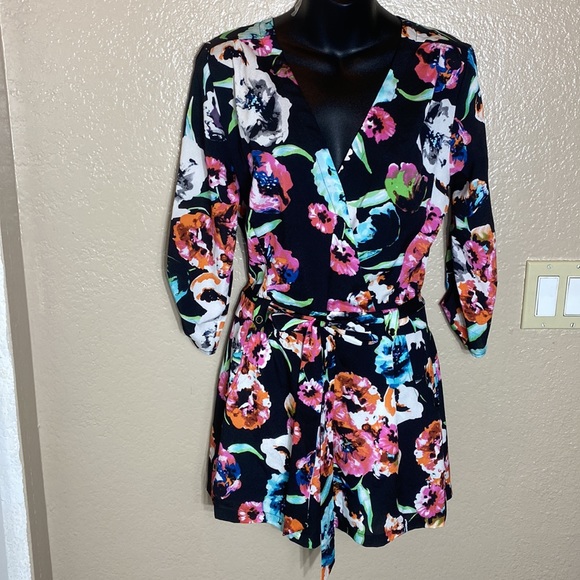 yumi Kim x revolve Liz romper black floral half sleeve w tab buttons v neck - Picture 6 of 16